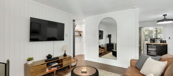 Beautiful and Modern 2 Bedroom, 1 Bath. Close to Ski Resort and Hiking