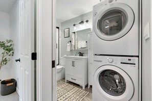 Bathroom - Beautiful and Modern 2 Bedroom, 1 Bath. Close to Ski Resort and Hiking (Blue River)