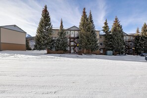 Exterior - Beautiful and Modern 2 Bedroom, 1 Bath. Close to Ski Resort and Hiking (Blue River)