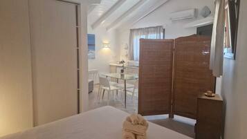 Internet, bed sheets