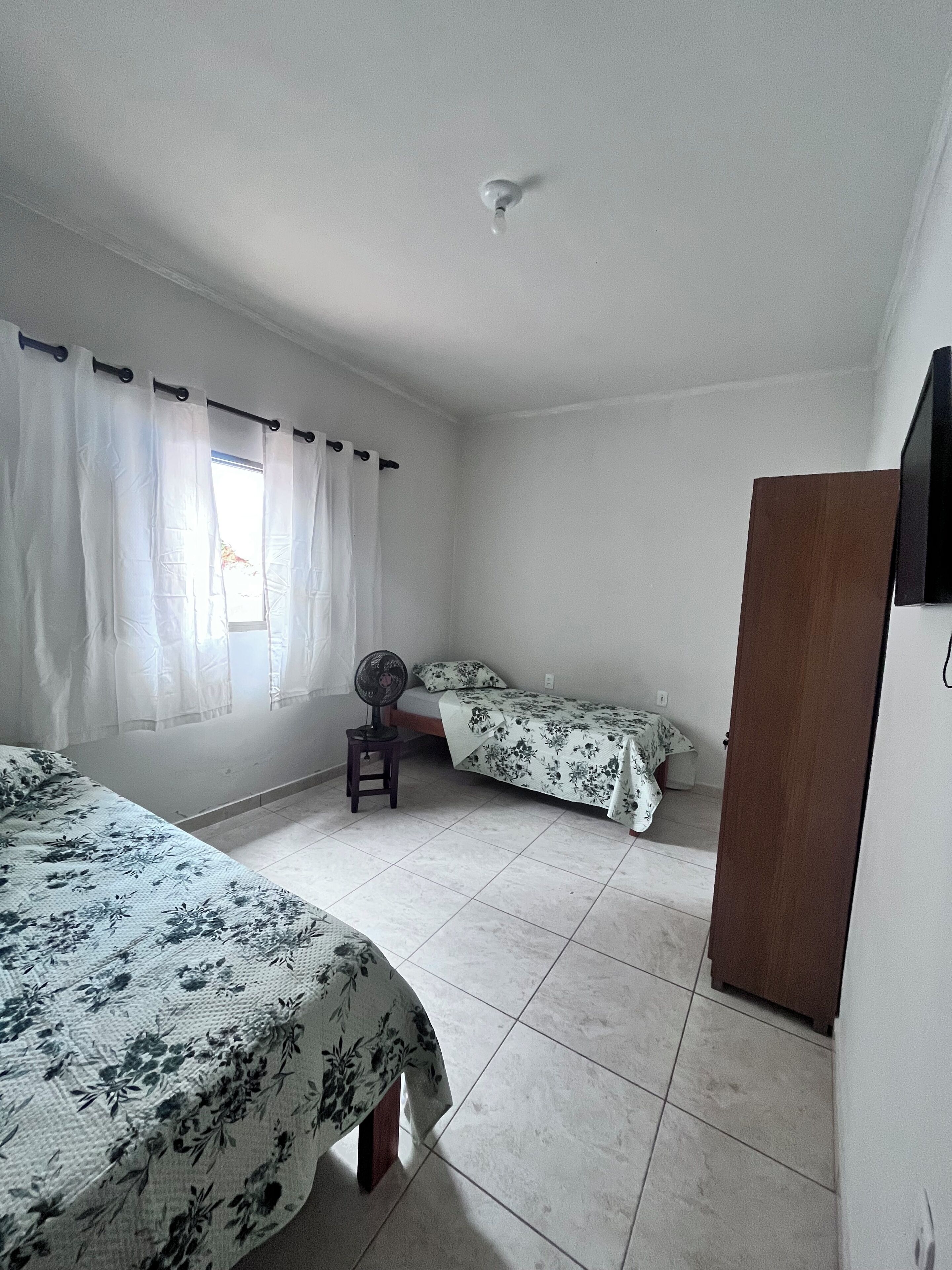 Iron/ironing board, Internet, bed sheets