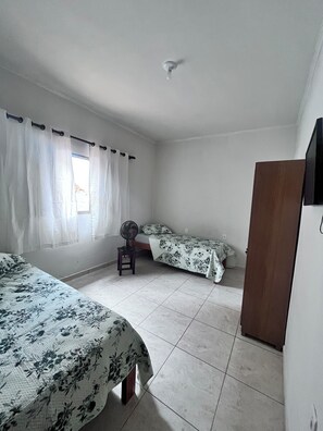 Iron/ironing board, Internet, bed sheets - Light and comfort at home with air conditioning in steps. (Passos)