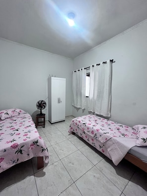 2 quartos, ferros/tábuas de passar roupa, Wi-Fi de cortesia