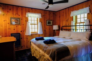 3 bedrooms, WiFi, bed sheets - Pinepoint Retreat  with Lakeside Sauna (Remer)