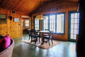 Dining - Pinepoint Retreat  with Lakeside Sauna (Remer)