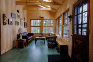 Fireplace - Pinepoint Retreat  with Lakeside Sauna (Remer)
