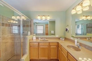 Shower, hair dryer, towels - Mountain Retreat Near Granby Ranch | Hot Tub and Views (Granby)