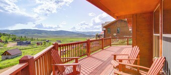 Mountain Retreat Near Granby Ranch | Hot Tub and Views