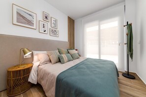 Tabla de planchar con plancha, wifi y ropa de cama 