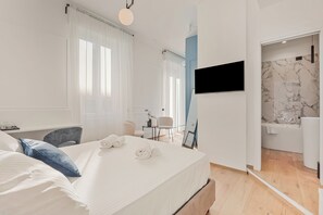 Deluxe-værelse - balkon | Skrivebord, arbejdsområde til bærbare computere, lydisolering
