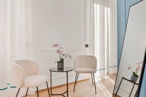 Deluxe Room, Balcony | Interior