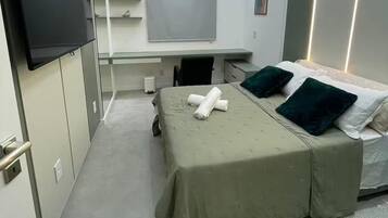 1 quarto, escrivaninha, ferros/tábuas de passar roupa, Wi-Fi de cortesia