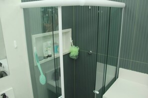 Shower, hair dryer, towels, soap - Paradise in Lapa - Downtown Rio de Janeiro, Close to Everything + Wi-Fi (Rio de Janeiro)