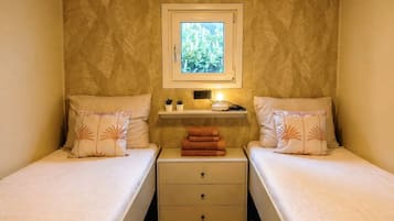 2 bedrooms, travel cot, free WiFi, bed sheets