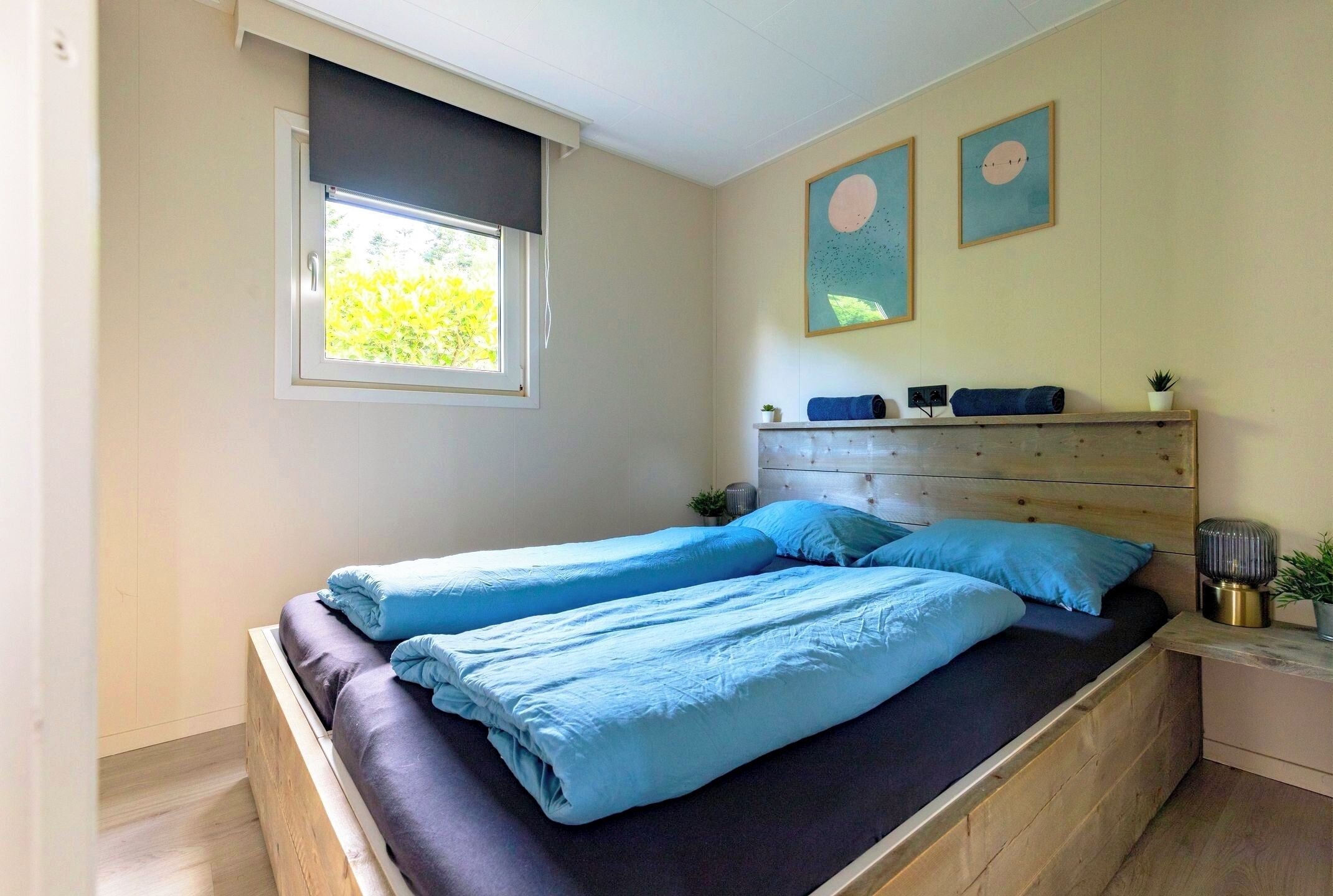 2 bedrooms, travel crib, free WiFi, bed sheets