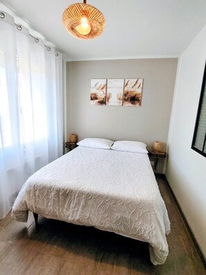 1 bedroom, iron/ironing board, travel cot, free WiFi - A little pied-à-terre in Marennes (Marennes-Hiers-Brouage)