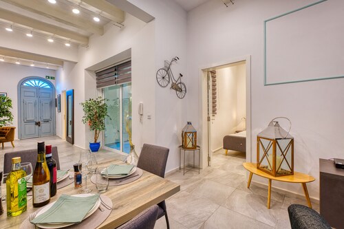 Luxury 2bedroom house with large back yard RABE1-2