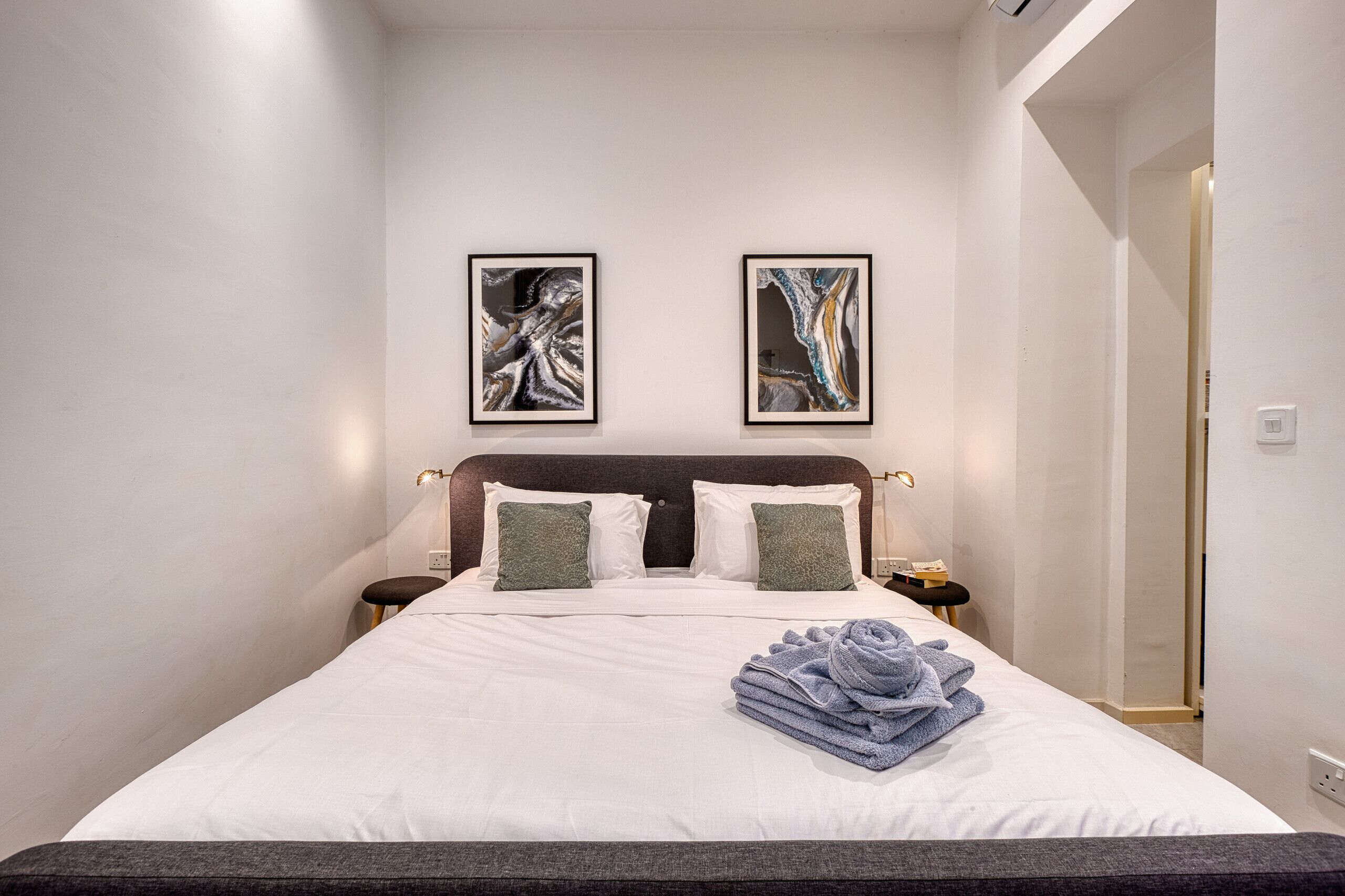 2 dormitorios, tabla de planchar con plancha, wifi gratis y ropa de cama