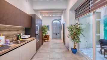 Refrigerador, microondas, horno y lavavajillas