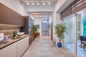 Fridge, microwave, oven, dishwasher - Luxury 2bedroom house with large back yard RABE1-2 (Valletta)