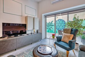 TV - Luxury 2bedroom house with large back yard RABE1-2 (Valletta)