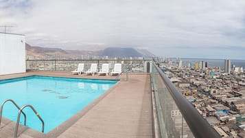 Appartement, balcon, vue ville | Piscine | Piscine extérieure