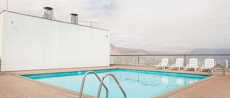 Apartamento básico, sacada, vista para a cidade | Piscina