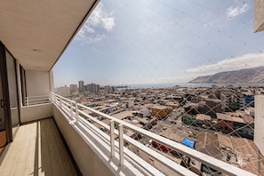Departamento básico, balcón, vista a la ciudad | Áreas de la propiedad