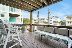 Property grounds - Shell Of a Ball 3 beds, 2 1/2 bath - 3 blocks from the ocean (Carolina Beach)