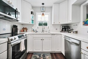 Fridge, microwave, oven, stovetop - Shell Of a Ball 3 beds, 2 1/2 bath - 3 blocks from the ocean (Carolina Beach)