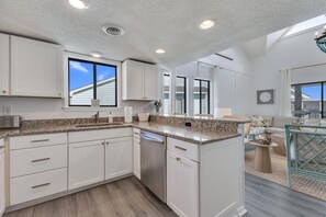 Interior - High Tide @ Island North - 3 Bedroom Condo with Community Pool (Carolina Beach)