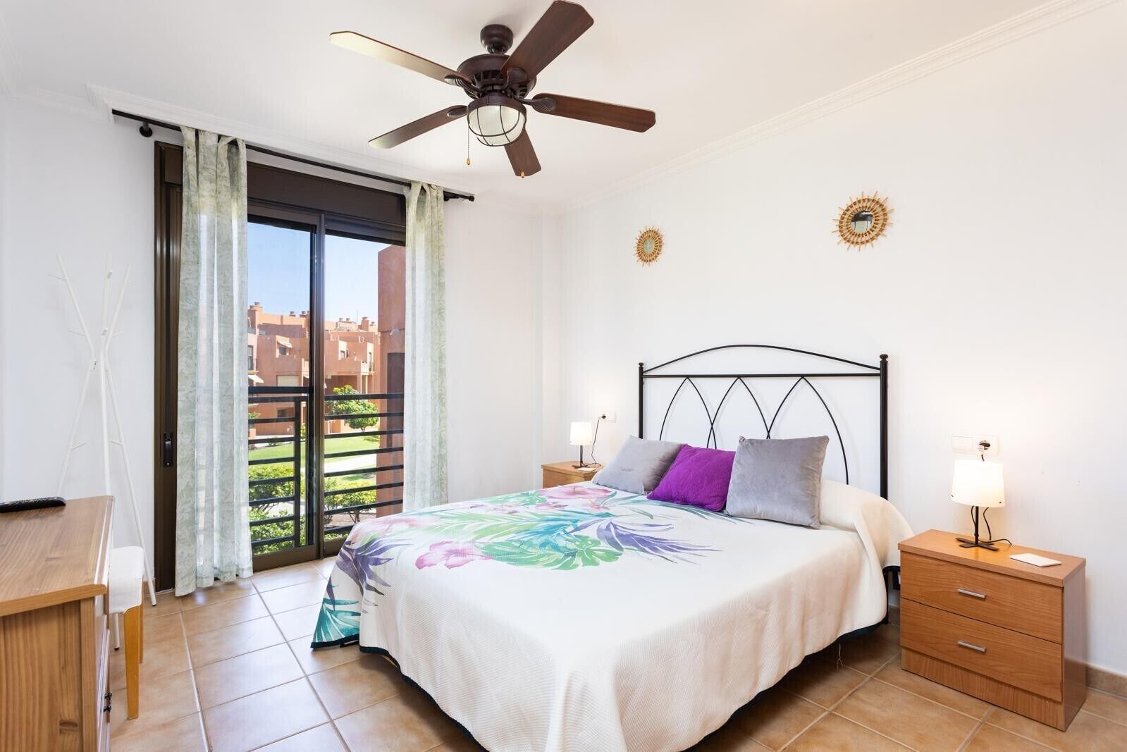 Iron/ironing board, WiFi, bed sheets