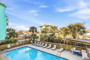 Outdoor pool - Carolina Breeze - Walk to Carolina Beach (Carolina Beach)
