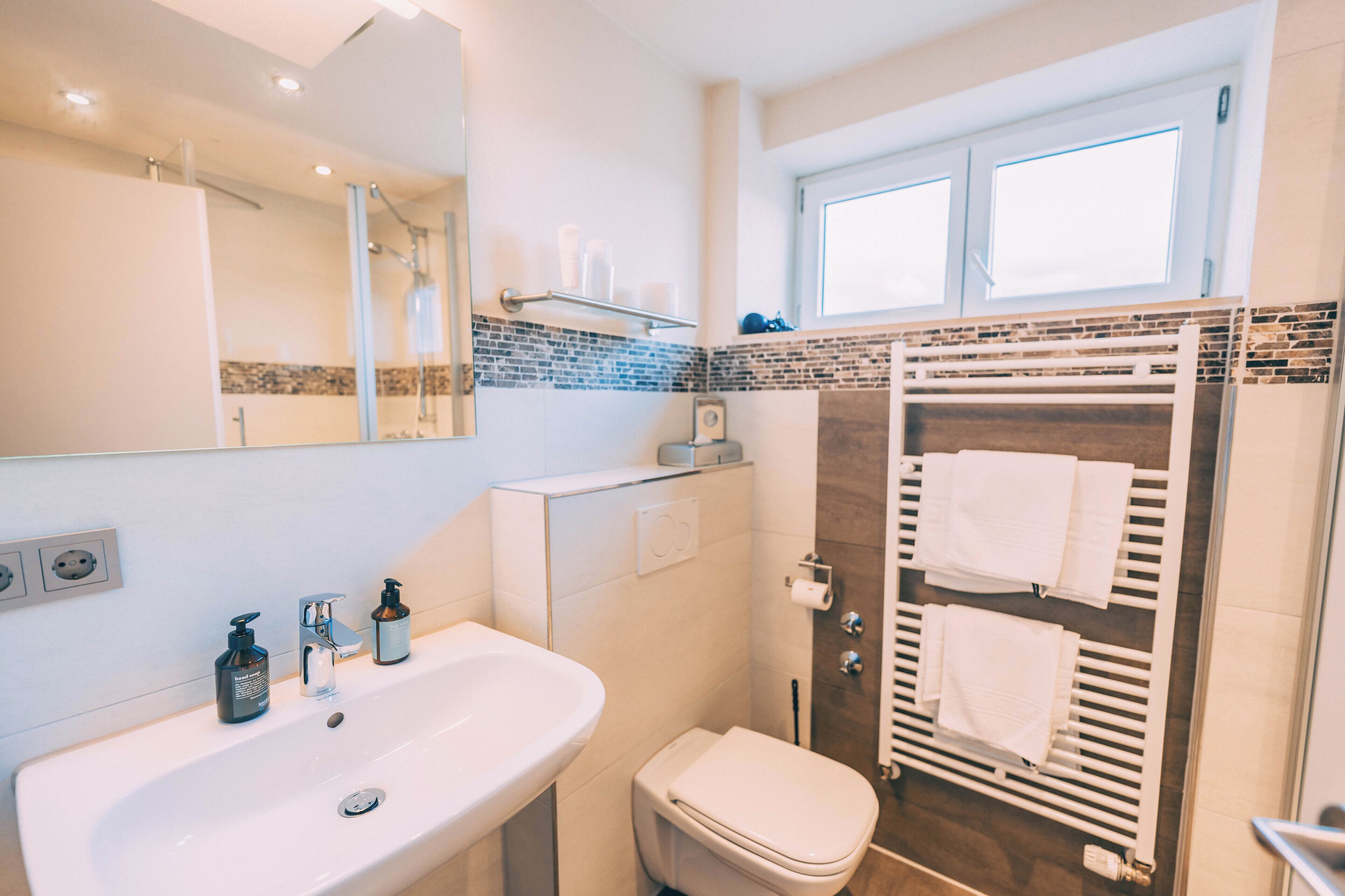 Double Room, Balcony, Garden View | Bathroom | Shower, towels, soap, shampoo