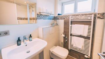 Double Room, Balcony, Garden View | Bathroom | Shower, towels, soap, shampoo