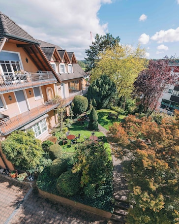 Outdoor dining. OCHSEN Stockach - Smart Stay