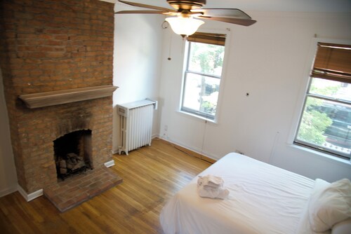 Spacious 6-bedroom townhome 45mins from World Cup