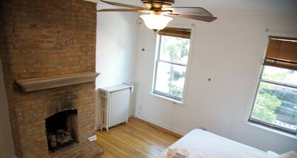 Spacious 6-bedroom townhome 45mins from World Cup