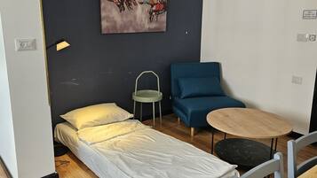 Bügeleisen/Bügelbrett, Internetzugang, Bettwäsche