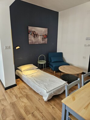 2 dormitorios, tabla de planchar con plancha, Internet y ropa de cama