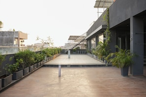 Property grounds - Central Jaipur Luxury Stay with Terrace & Beautiful Aravali Views (Jaipur)