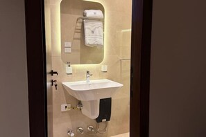 Dusche, Handtücher, Seife, Toilettenpapier