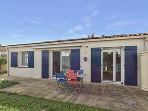 Outdoor dining - House for 4 · garden · heart of Les Sables (Les Sables-d´Olonne)