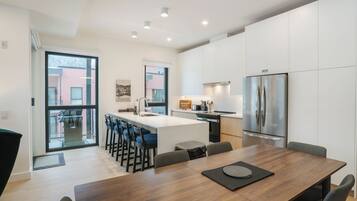 Luxury Condo, Mountain View | Private kitchen