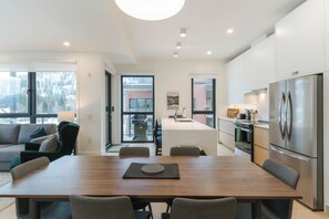 Condo Cao cấp, quang cảnh núi | Nội thất