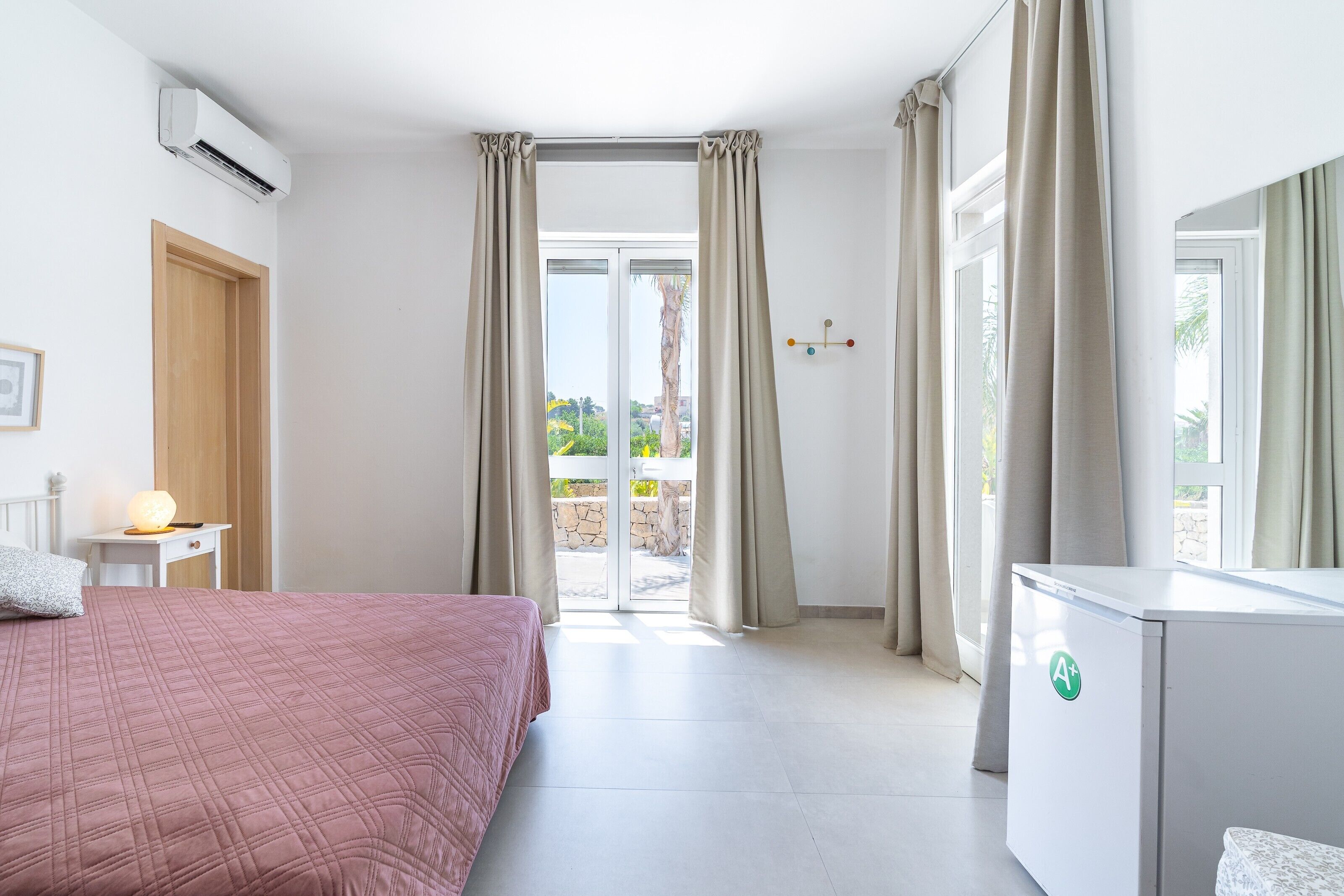 1 bedroom, desk, WiFi, bed sheets