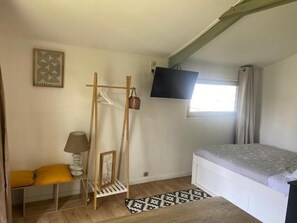 1 habitación, escritorio, wifi y ropa de cama 
