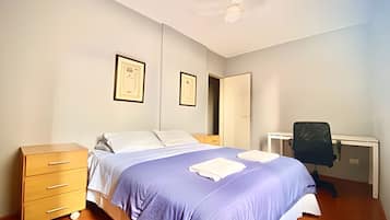 Espacio para trabajar con laptop y wifi gratis