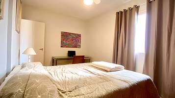 Departamento estándar | Espacio para trabajar con laptop y wifi gratis