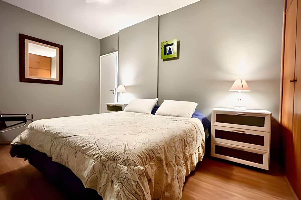 Espacio para trabajar con laptop y wifi gratis